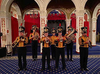 Военный оркестр на праздник