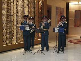 Выступление военного оркестра Swissotel