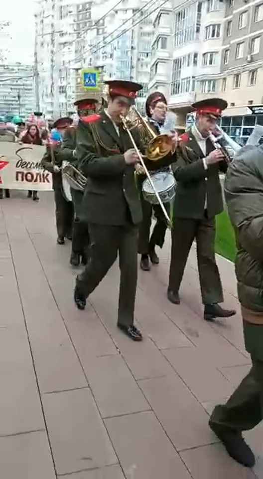 Кадр из видео: Оркестр с консерваторским образованием