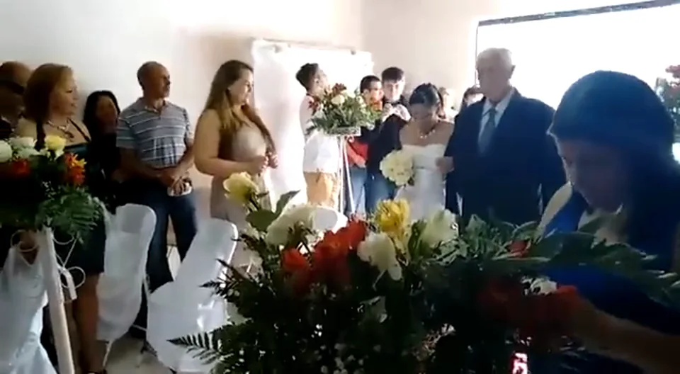 Кадр из видео: Трубач сорвал свадьбу